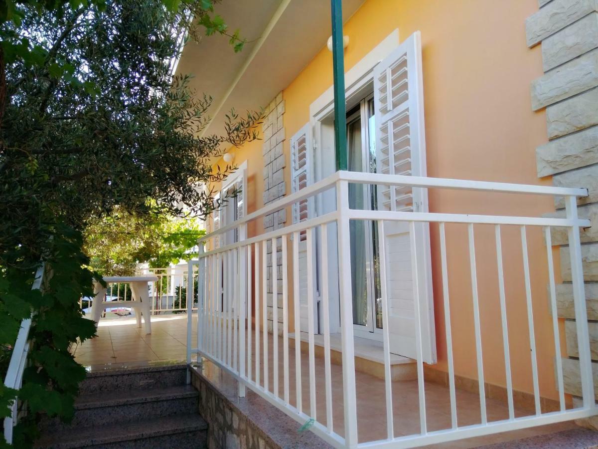 Apartman Antulov Srima Zewnętrze zdjęcie